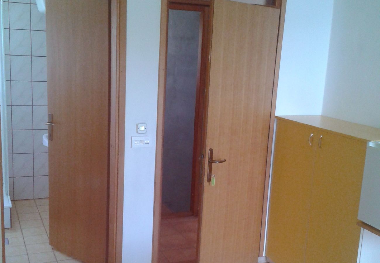 Affitto per camere a Luka - Zimmer in Luka mit Meerblick, Balkon, Klimaanlage, W-LAN (4659-3)