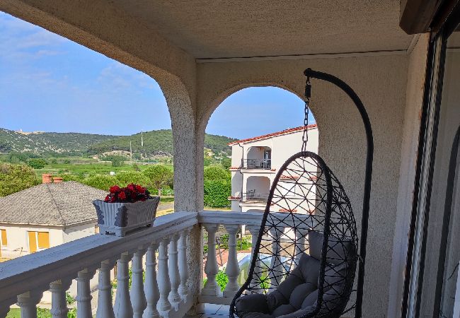 Appartamento a Lopar - Appartamento in Loparo (Lopar) con vista mare, terrazzo, Climatizzazione, WIFI (593-3) Appartamento a Lopar - Appartamento in Loparo (Lopar) con vista mare, terrazzo, Climatizzazione, WIFI (593-3)