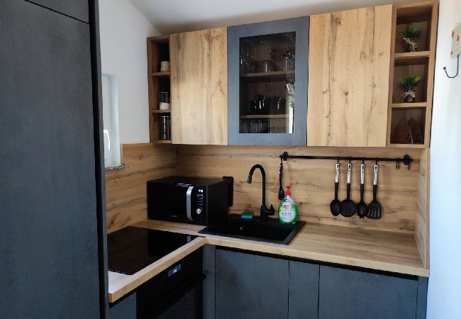 Appartamento a Lopar - Appartamento in Loparo (Lopar) con vista mare, terrazzo, Climatizzazione, WIFI (593-3) Appartamento a Lopar - Appartamento in Loparo (Lopar) con vista mare, terrazzo, Climatizzazione, WIFI (593-3)
