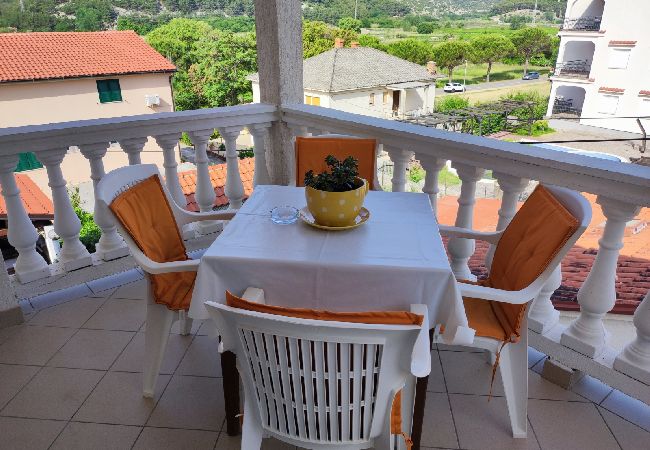 Appartamento a Lopar - Appartamento in Loparo (Lopar) con vista mare, terrazzo, Climatizzazione, WIFI (593-3) Appartamento a Lopar - Appartamento in Loparo (Lopar) con vista mare, terrazzo, Climatizzazione, WIFI (593-3)