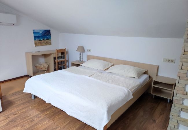 Appartamento a Lopar - Appartamento in Loparo (Lopar) con vista mare, terrazzo, Climatizzazione, WIFI (593-3) Appartamento a Lopar - Appartamento in Loparo (Lopar) con vista mare, terrazzo, Climatizzazione, WIFI (593-3)