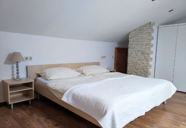 Appartamento a Lopar - Appartamento in Loparo (Lopar) con vista mare, terrazzo, Climatizzazione, WIFI (593-3) Appartamento a Lopar - Appartamento in Loparo (Lopar) con vista mare, terrazzo, Climatizzazione, WIFI (593-3)
