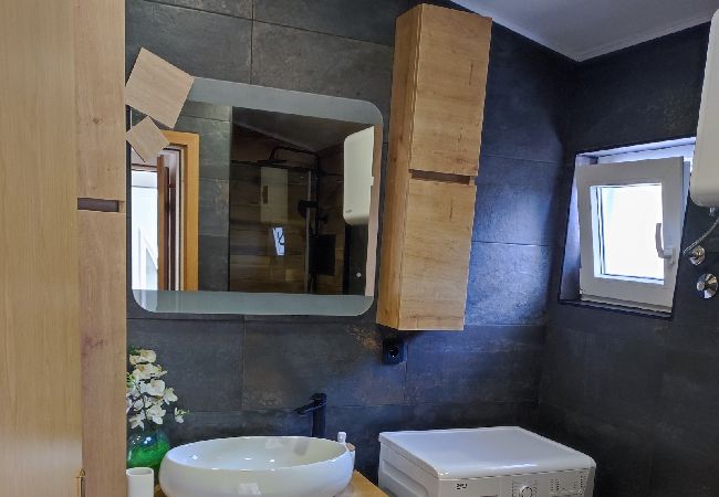 Appartamento a Lopar - Appartamento in Loparo (Lopar) con vista mare, terrazzo, Climatizzazione, WIFI (593-3) Appartamento a Lopar - Appartamento in Loparo (Lopar) con vista mare, terrazzo, Climatizzazione, WIFI (593-3)