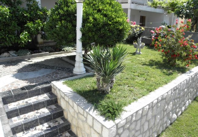 Appartamento a Lopar - Appartamento in Loparo (Lopar) con vista mare, terrazzo, Climatizzazione, WIFI (593-3) Appartamento a Lopar - Appartamento in Loparo (Lopar) con vista mare, terrazzo, Climatizzazione, WIFI (593-3)