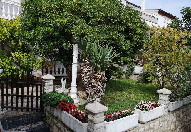 Appartamento a Lopar - Appartamento in Loparo (Lopar) con vista mare, terrazzo, Climatizzazione, WIFI (593-3) Appartamento a Lopar - Appartamento in Loparo (Lopar) con vista mare, terrazzo, Climatizzazione, WIFI (593-3)