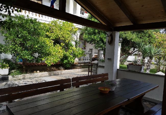 Appartamento a Lopar - Appartamento in Loparo (Lopar) con vista mare, terrazzo, Climatizzazione, WIFI (593-3) Appartamento a Lopar - Appartamento in Loparo (Lopar) con vista mare, terrazzo, Climatizzazione, WIFI (593-3)