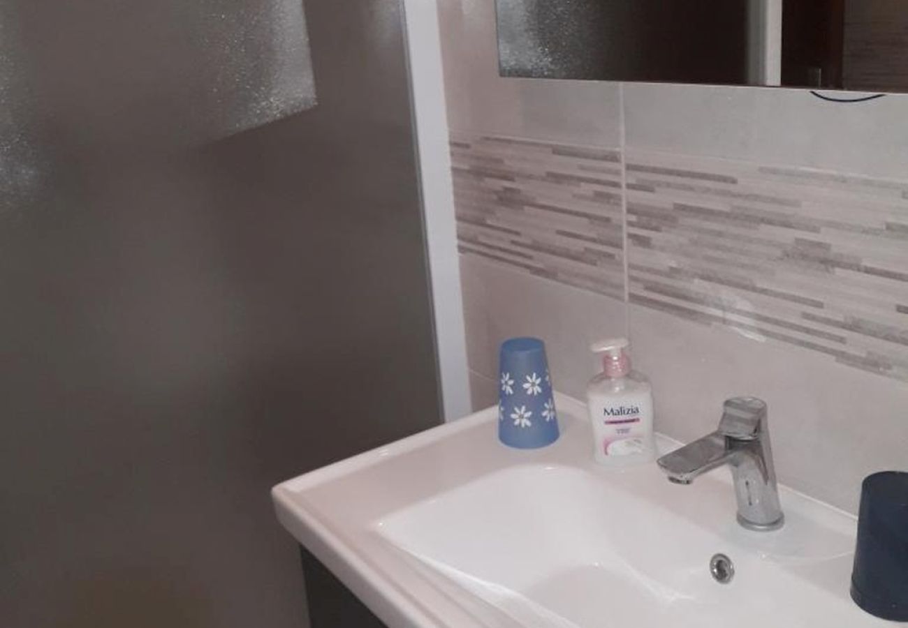 Appartamento a Vinišce - Appartamento in Vinišće con vista mare, terrazzo, Climatizzazione, WIFI (4752-1)