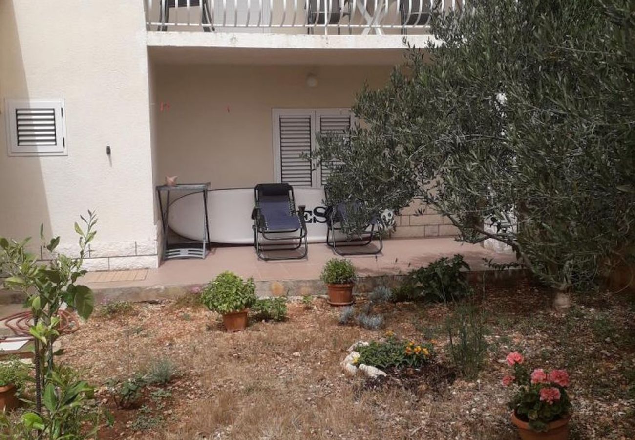 Appartamento a Vinišce - Appartamento in Vinišće con vista mare, terrazzo, Climatizzazione, WIFI (4752-1)