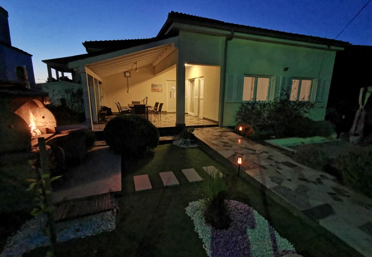 Casa a Ist - Casa di vacanza in Isto con terrazzo, Climatizzazione, WIFI, Lavatrice (5103-1)