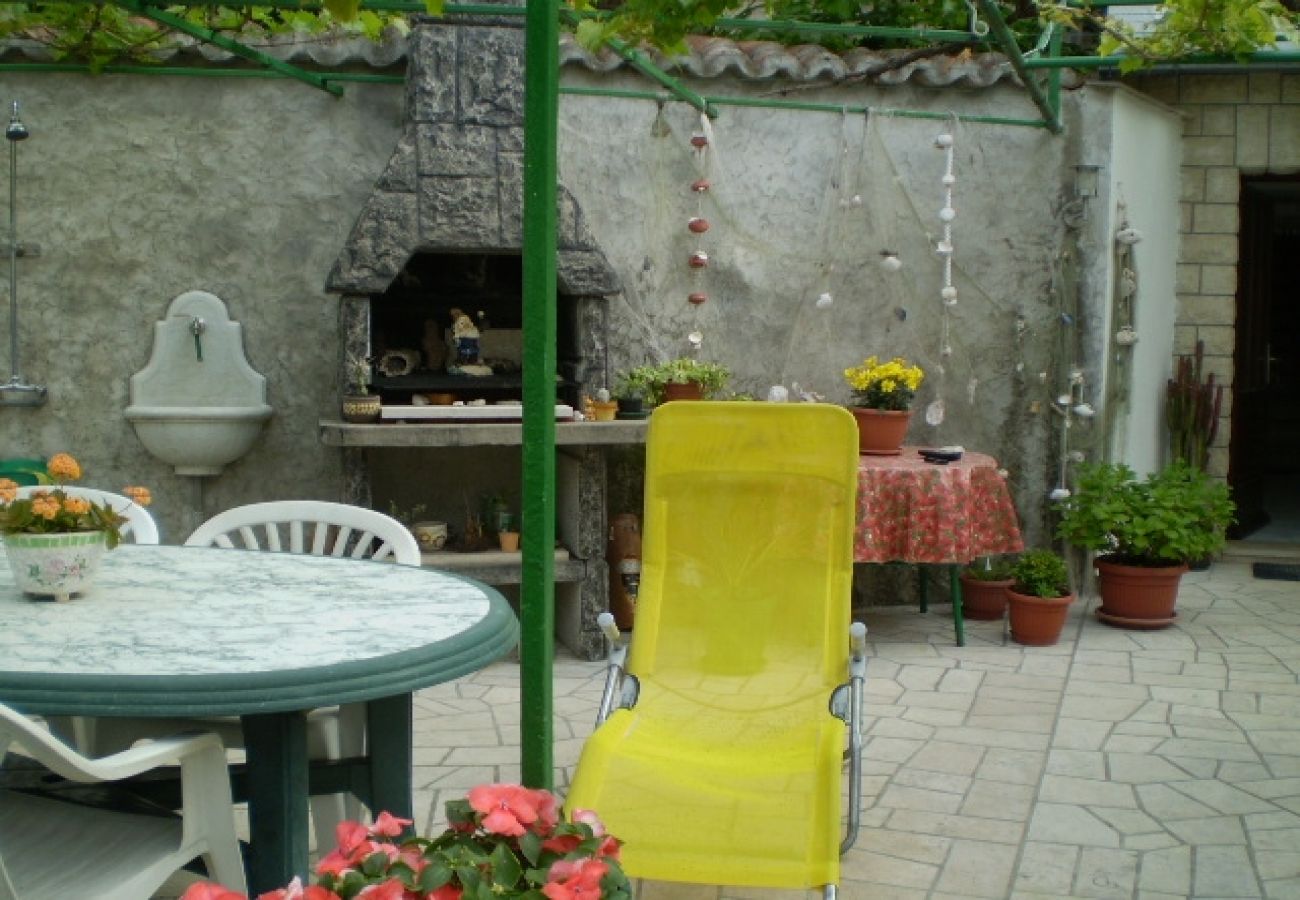 Affitto per camere a Novi Vinodolski - Camera in Novi (Novi Vinodolski) con balcone, Climatizzazione, WIFI, Lavatrice (3541-2)