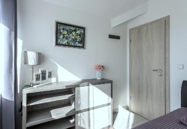 Appartamento a Kaštel Novi - Appartamento in Castelnuovo (Kastel Novi) con balcone, Climatizzazione, WIFI, Lavatrice (5105-1) Appartamento a Kaštel Novi - Appartamento in Castelnuovo (Kastel Novi) con balcone, Climatizzazione, WIFI, Lavatrice (5105-1)