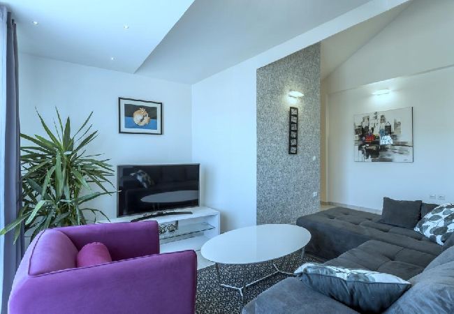 Appartamento a Kaštel Novi - Appartamento in Castelnuovo (Kastel Novi) con balcone, Climatizzazione, WIFI, Lavatrice (5105-1) Appartamento a Kaštel Novi - Appartamento in Castelnuovo (Kastel Novi) con balcone, Climatizzazione, WIFI, Lavatrice (5105-1)