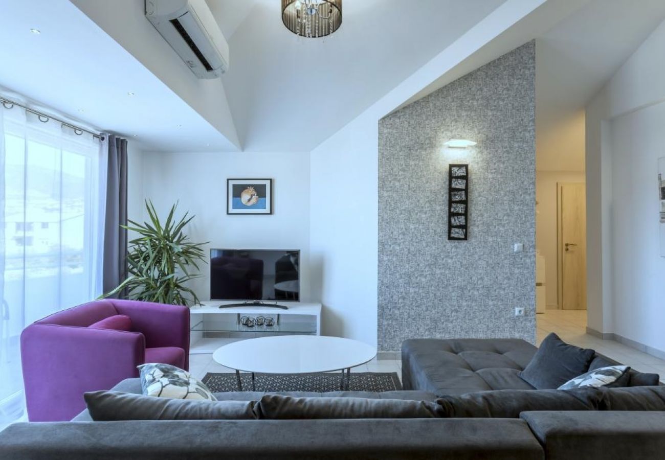 Appartamento a Kaštel Novi - Appartamento in Castelnuovo (Kastel Novi) con balcone, Climatizzazione, WIFI, Lavatrice (5105-1)