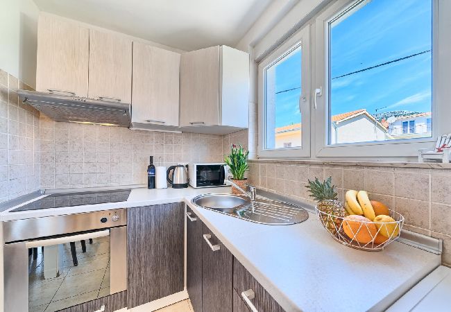 Appartamento a Kaštel Lukšic - Appartamento in Castel Vitturi (Kastel Luksic) con balcone, Climatizzazione, WIFI, Lavatrice (5107-4) Appartamento a Kaštel Lukšic - Appartamento in Castel Vitturi (Kastel Luksic) con balcone, Climatizzazione, WIFI, Lavatrice (5107-4)