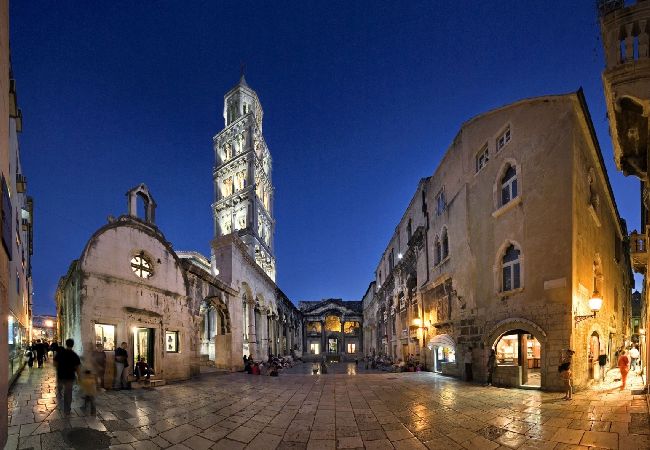 Appartamento a Kaštel Lukšic - Appartamento in Castel Vitturi (Kastel Luksic) con balcone, Climatizzazione, WIFI, Lavatrice (5107-4) Appartamento a Kaštel Lukšic - Appartamento in Castel Vitturi (Kastel Luksic) con balcone, Climatizzazione, WIFI, Lavatrice (5107-4)