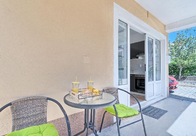 Appartamento a Kaštel Lukšic - Appartamento in Castel Vitturi (Kastel Luksic) con terrazzo, Climatizzazione, WIFI, Lavatrice (5107-2) Appartamento a Kaštel Lukšic - Appartamento in Castel Vitturi (Kastel Luksic) con terrazzo, Climatizzazione, WIFI, Lavatrice (5107-2)