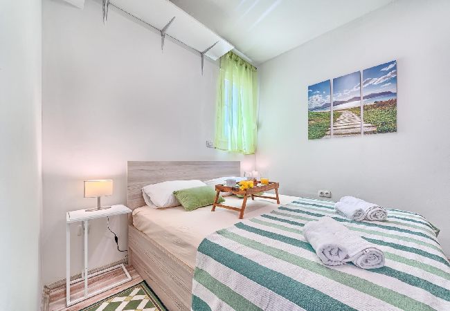 Appartamento a Kaštel Lukšic - Appartamento in Castel Vitturi (Kastel Luksic) con terrazzo, Climatizzazione, WIFI, Lavatrice (5107-2) Appartamento a Kaštel Lukšic - Appartamento in Castel Vitturi (Kastel Luksic) con terrazzo, Climatizzazione, WIFI, Lavatrice (5107-2)