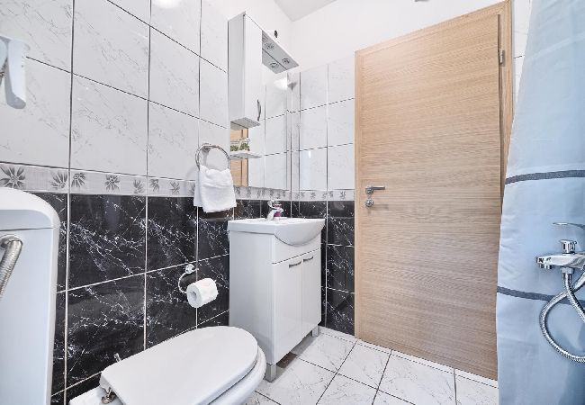 Appartamento a Kaštel Lukšic - Appartamento in Castel Vitturi (Kastel Luksic) con terrazzo, Climatizzazione, WIFI, Lavatrice (5107-2) Appartamento a Kaštel Lukšic - Appartamento in Castel Vitturi (Kastel Luksic) con terrazzo, Climatizzazione, WIFI, Lavatrice (5107-2)