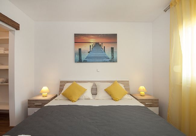 Appartamento a Kaštel Lukšic - Appartamento in Castel Vitturi (Kastel Luksic) con balcone, Climatizzazione, WIFI, Lavatrice (5107-1) Appartamento a Kaštel Lukšic - Appartamento in Castel Vitturi (Kastel Luksic) con balcone, Climatizzazione, WIFI, Lavatrice (5107-1)