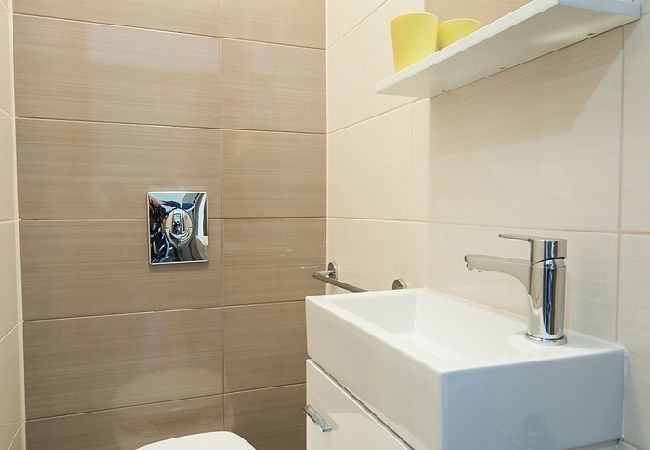 Appartamento a Kaštel Lukšic - Appartamento in Castel Vitturi (Kastel Luksic) con balcone, Climatizzazione, WIFI, Lavatrice (5107-1) Appartamento a Kaštel Lukšic - Appartamento in Castel Vitturi (Kastel Luksic) con balcone, Climatizzazione, WIFI, Lavatrice (5107-1)