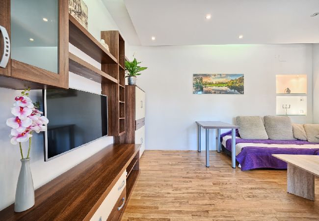 Appartamento a Kaštel Lukšic - Appartamento in Castel Vitturi (Kastel Luksic) con terrazzo, Climatizzazione, WIFI, Lavatrice (5107-3) Appartamento a Kaštel Lukšic - Appartamento in Castel Vitturi (Kastel Luksic) con terrazzo, Climatizzazione, WIFI, Lavatrice (5107-3)