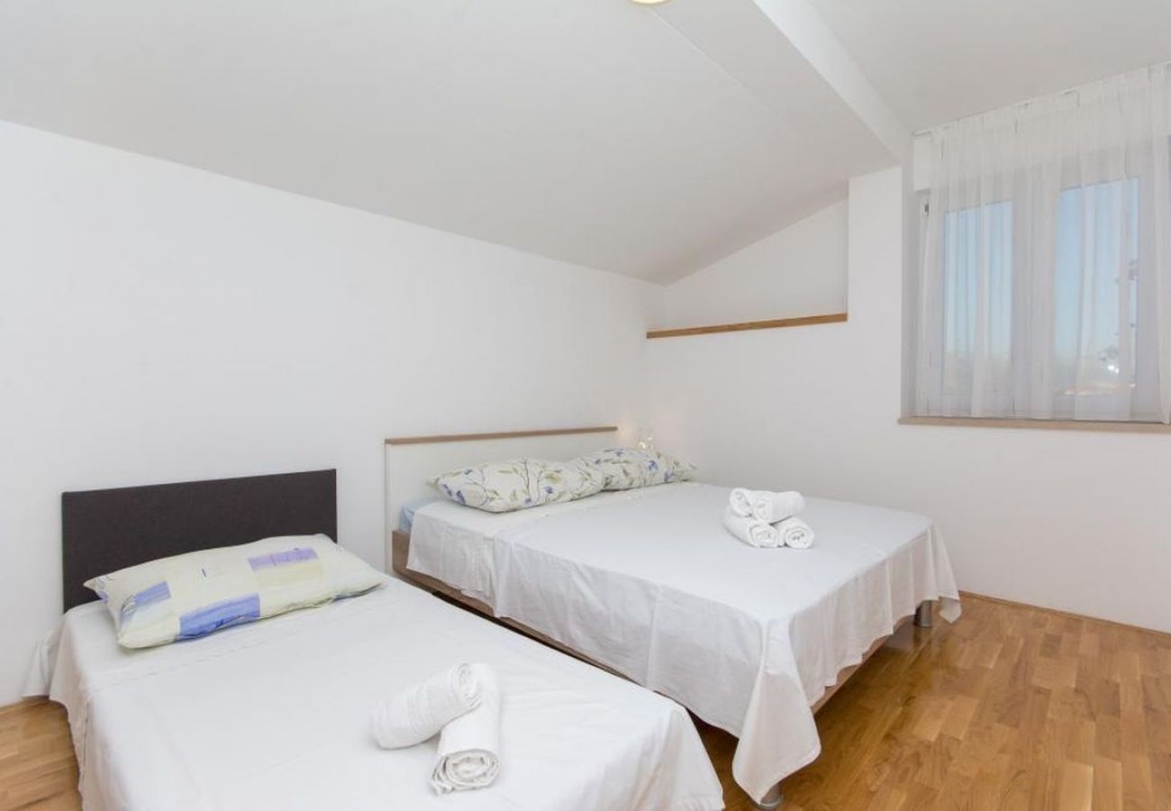 Appartamento a Kaštel Novi - Appartamento in Castelnuovo (Kastel Novi) con vista mare, balcone, Climatizzazione, WIFI (5110-1)