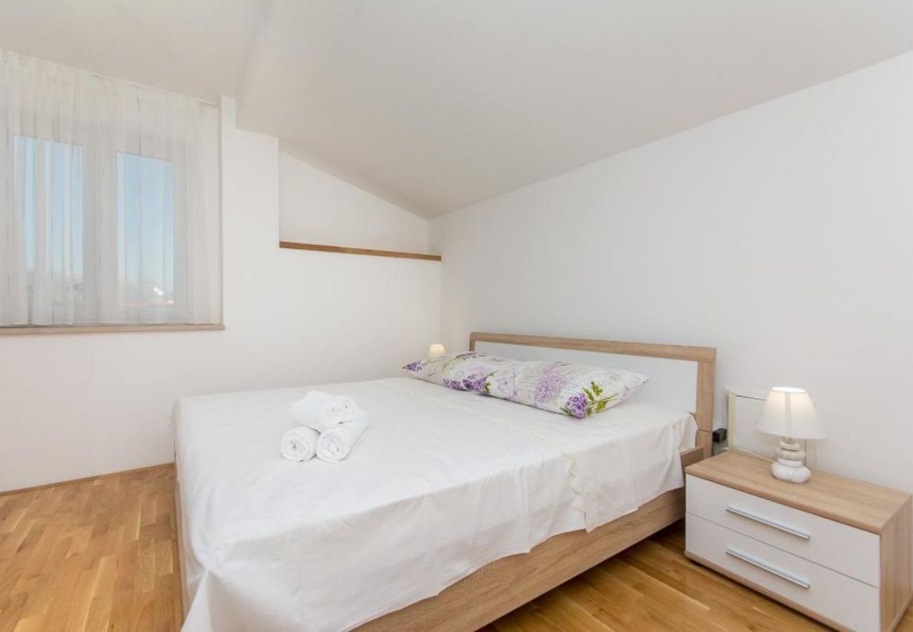 Appartamento a Kaštel Novi - Appartamento in Castelnuovo (Kastel Novi) con vista mare, balcone, Climatizzazione, WIFI (5110-1)