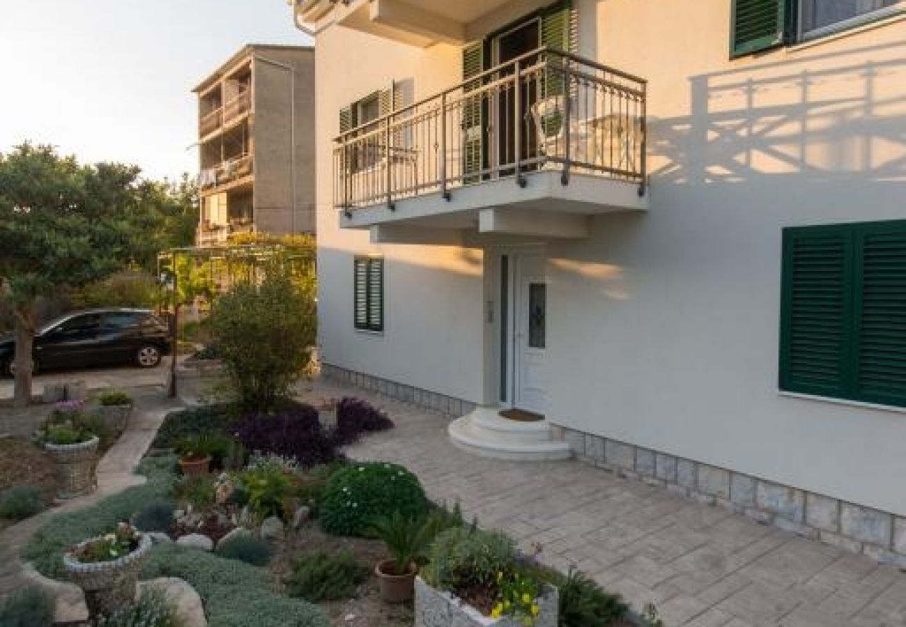 Appartamento a Kaštel Novi - Appartamento in Castelnuovo (Kastel Novi) con vista mare, balcone, Climatizzazione, WIFI (5110-1)