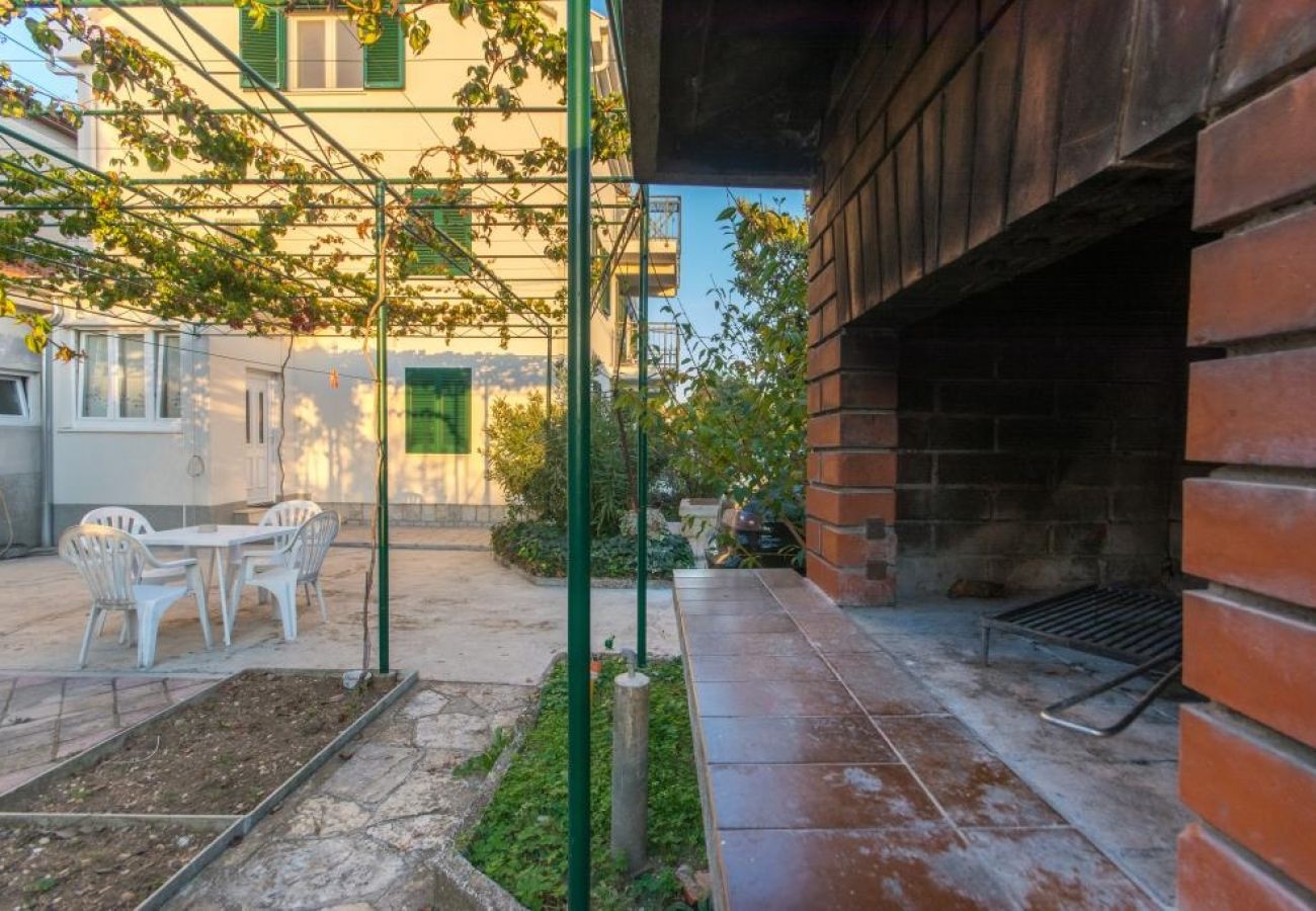 Appartamento a Kaštel Novi - Appartamento in Castelnuovo (Kastel Novi) con vista mare, balcone, Climatizzazione, WIFI (5110-1)