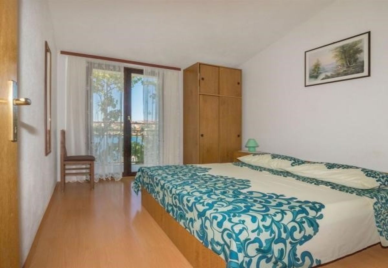 Appartamento a Okrug Gornji - Appartamento in Okrug Gornji con vista mare, balcone, Climatizzazione, WIFI (5106-1)