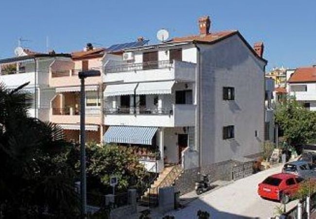 Appartamento a Rovinj - Appartamento in Rovigno (Rovinj) con terrazzo, Climatizzazione, WIFI, Lavatrice (3652-4) Appartamento a Rovinj - Appartamento in Rovigno (Rovinj) con terrazzo, Climatizzazione, WIFI, Lavatrice (3652-4)