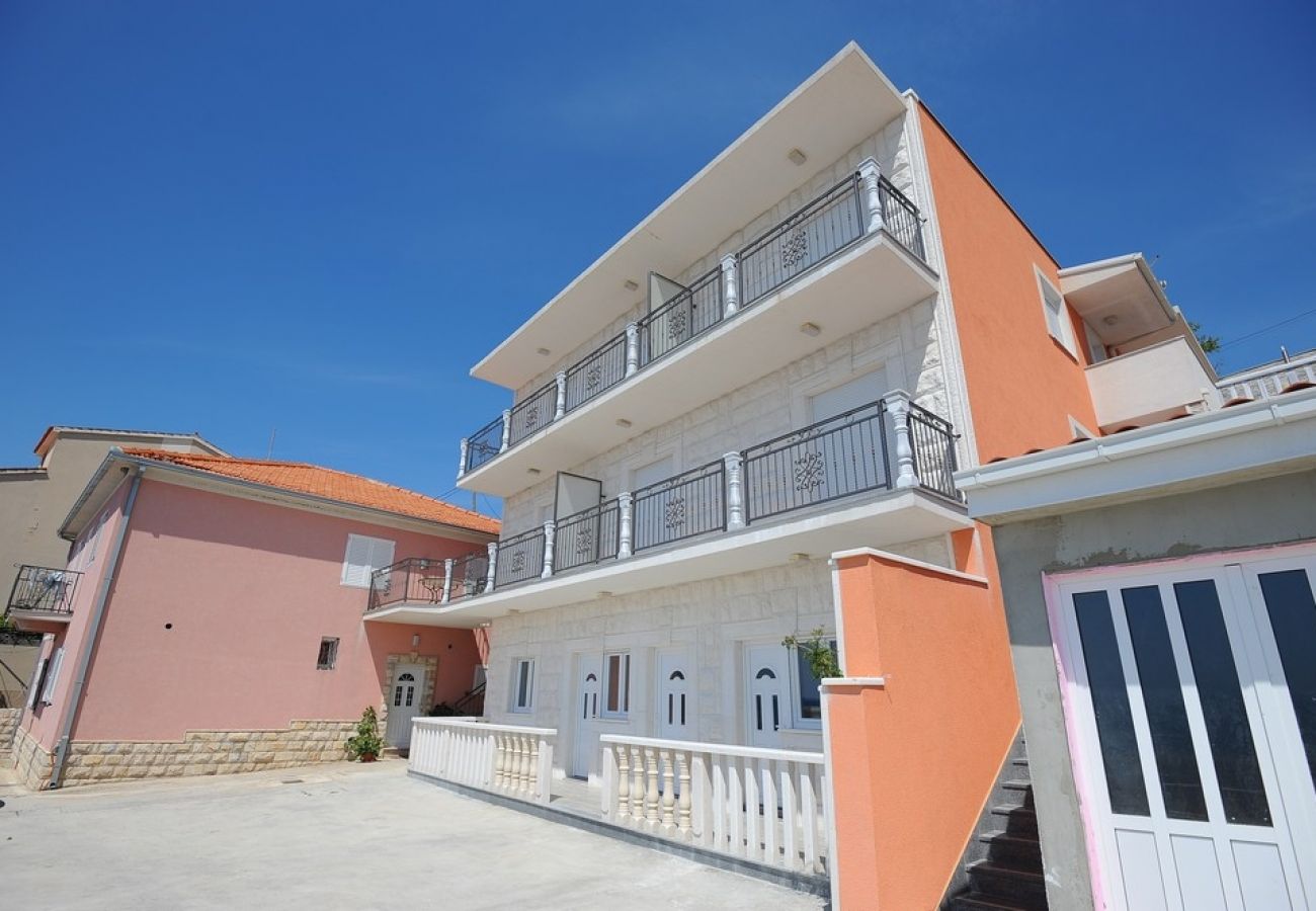 Appartamento a Podstrana - Appartamento in Podstrana-Sv.Martin con vista mare, balcone, Climatizzazione, WIFI (5117-7)