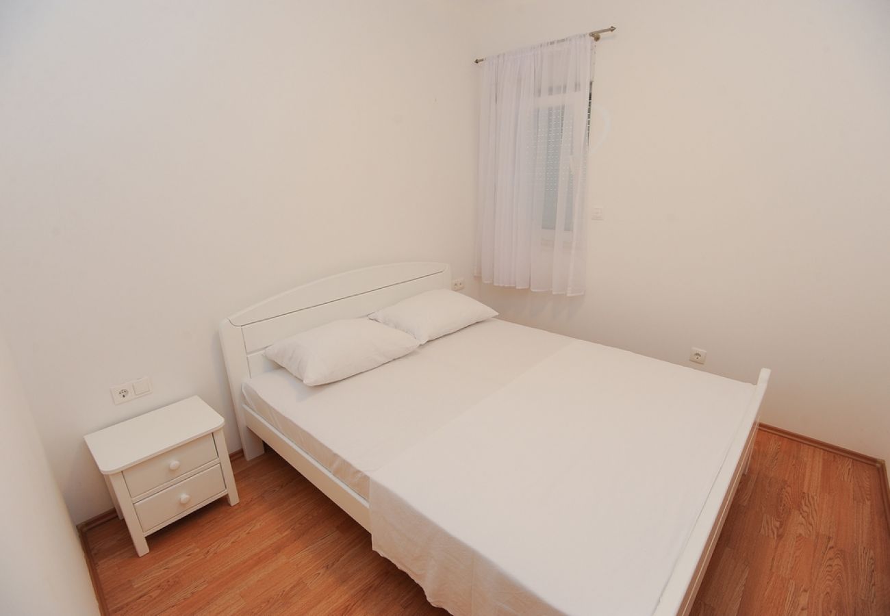 Appartamento a Podstrana - Appartamento in Podstrana-Sv.Martin con terrazzo, Climatizzazione, WIFI, Lavatrice (5117-5)