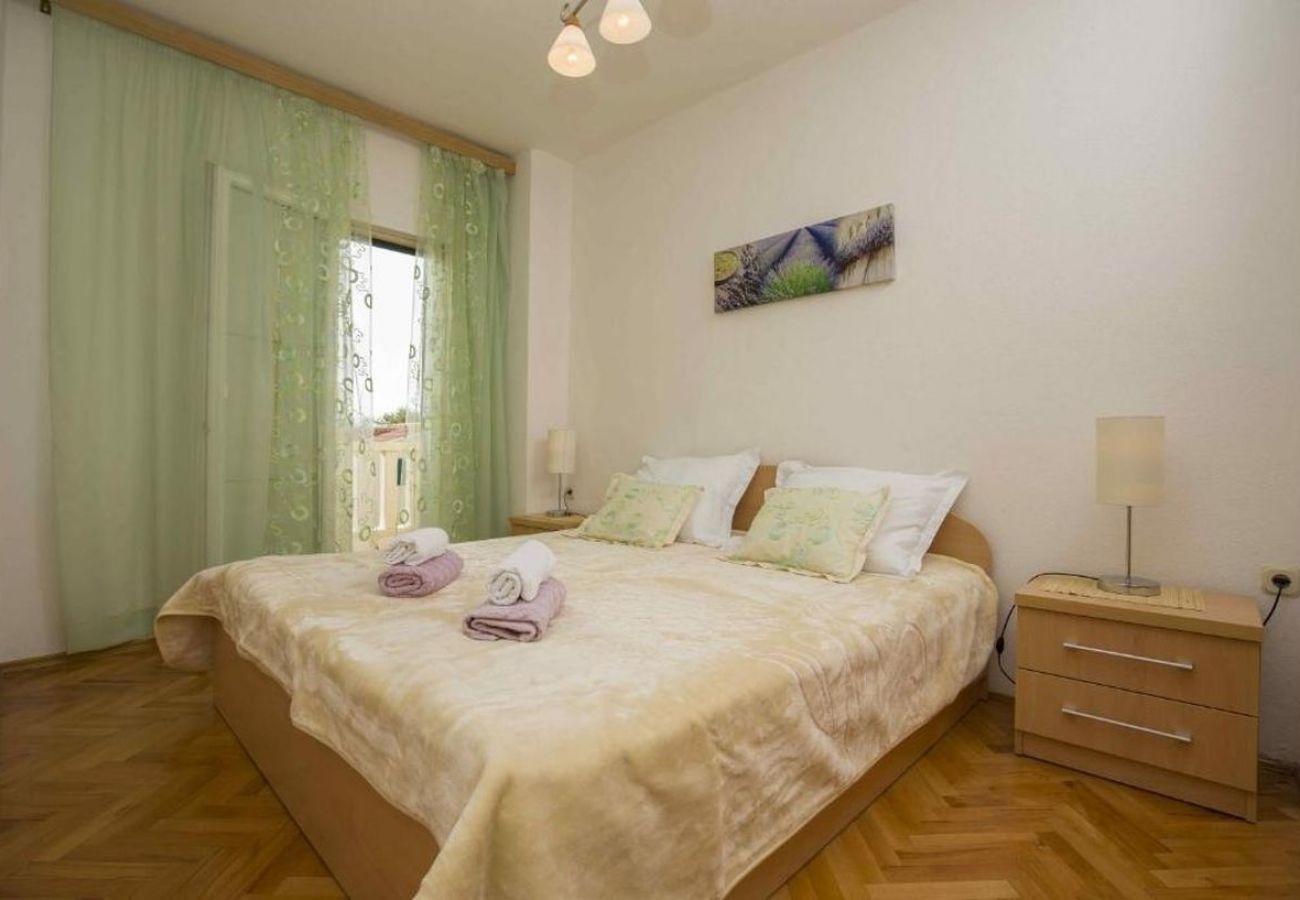 Appartamento a Bol - Appartamento in Vallo della Brazza (Bol) con vista mare, terrazzo, Climatizzazione, WIFI (5121-4)