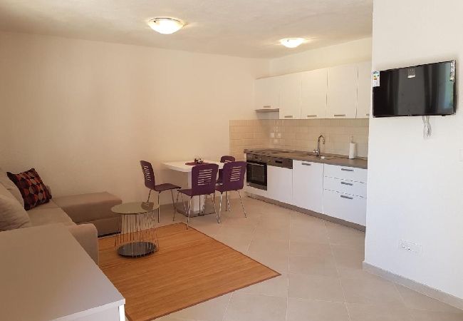 Casa a Milna - Casa di vacanza in Milna con terrazzo, Climatizzazione, WIFI, Lavatrice (5123-1) Casa a Milna - Casa di vacanza in Milna con terrazzo, Climatizzazione, WIFI, Lavatrice (5123-1)