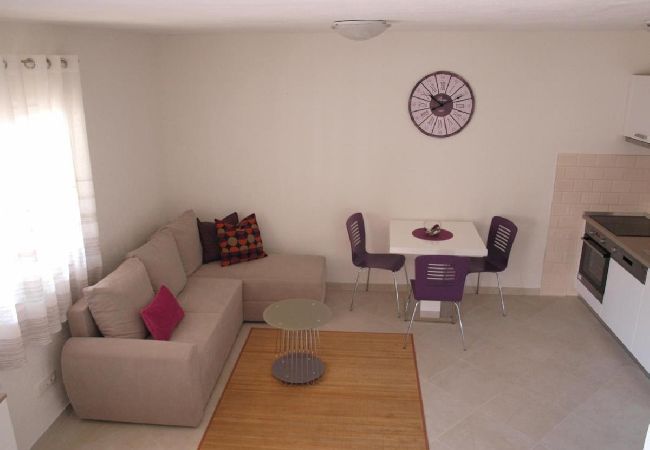 Casa a Milna - Casa di vacanza in Milna con terrazzo, Climatizzazione, WIFI, Lavatrice (5123-1) Casa a Milna - Casa di vacanza in Milna con terrazzo, Climatizzazione, WIFI, Lavatrice (5123-1)