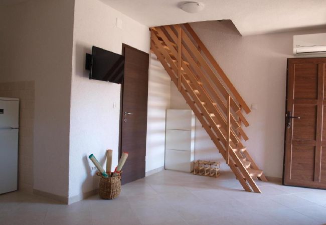 Casa a Milna - Casa di vacanza in Milna con terrazzo, Climatizzazione, WIFI, Lavatrice (5123-1) Casa a Milna - Casa di vacanza in Milna con terrazzo, Climatizzazione, WIFI, Lavatrice (5123-1)