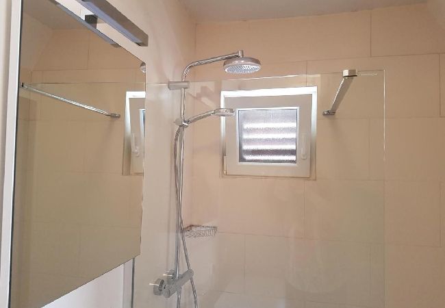 Casa a Milna - Casa di vacanza in Milna con terrazzo, Climatizzazione, WIFI, Lavatrice (5123-1) Casa a Milna - Casa di vacanza in Milna con terrazzo, Climatizzazione, WIFI, Lavatrice (5123-1)