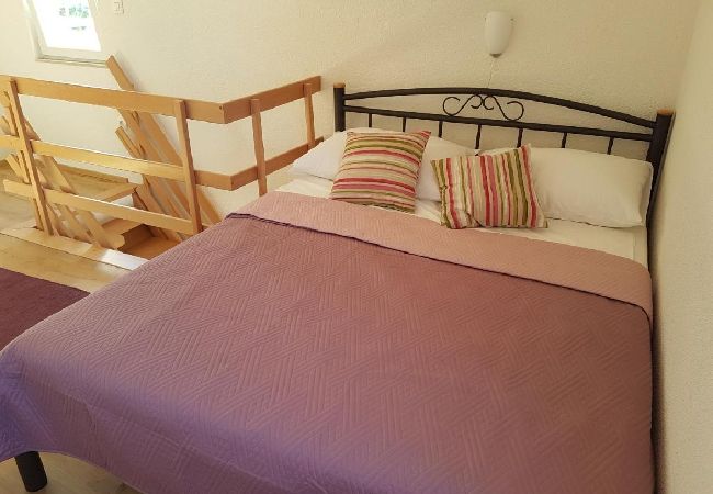 Casa a Milna - Casa di vacanza in Milna con terrazzo, Climatizzazione, WIFI, Lavatrice (5123-1) Casa a Milna - Casa di vacanza in Milna con terrazzo, Climatizzazione, WIFI, Lavatrice (5123-1)