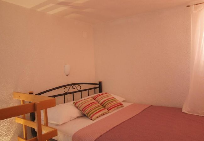 Casa a Milna - Casa di vacanza in Milna con terrazzo, Climatizzazione, WIFI, Lavatrice (5123-1) Casa a Milna - Casa di vacanza in Milna con terrazzo, Climatizzazione, WIFI, Lavatrice (5123-1)