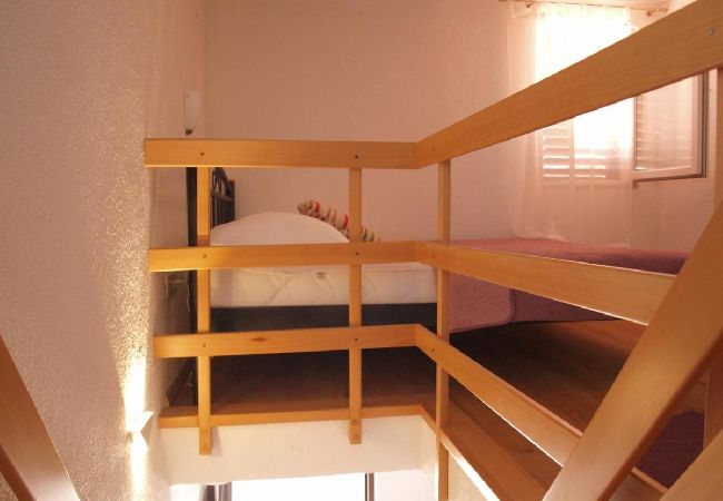 Casa a Milna - Casa di vacanza in Milna con terrazzo, Climatizzazione, WIFI, Lavatrice (5123-1) Casa a Milna - Casa di vacanza in Milna con terrazzo, Climatizzazione, WIFI, Lavatrice (5123-1)