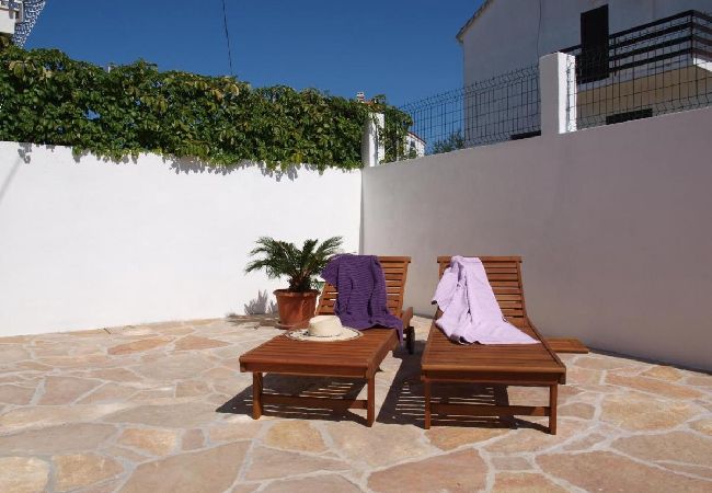 Casa a Milna - Casa di vacanza in Milna con terrazzo, Climatizzazione, WIFI, Lavatrice (5123-1) Casa a Milna - Casa di vacanza in Milna con terrazzo, Climatizzazione, WIFI, Lavatrice (5123-1)