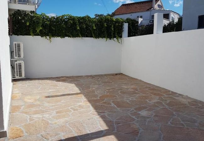 Casa a Milna - Casa di vacanza in Milna con terrazzo, Climatizzazione, WIFI, Lavatrice (5123-1) Casa a Milna - Casa di vacanza in Milna con terrazzo, Climatizzazione, WIFI, Lavatrice (5123-1)