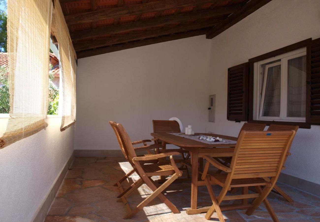 Casa a Milna - Casa di vacanza in Milna con terrazzo, Climatizzazione, WIFI, Lavatrice (5123-1)