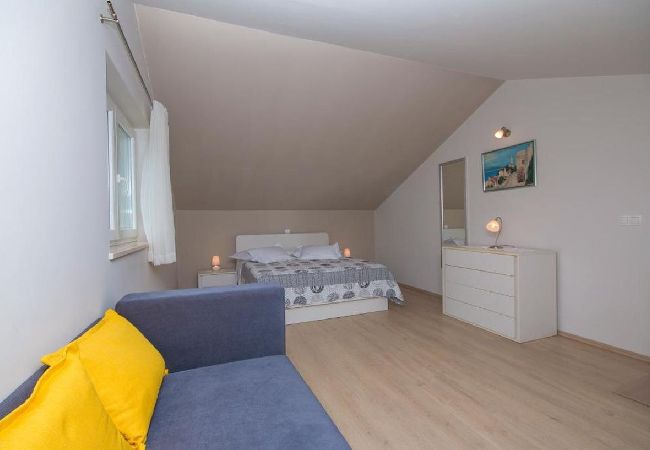 Appartamento a Brela - Appartamento in Brella (Brela) con vista mare, terrazzo, Climatizzazione, WIFI (5122-1) Appartamento a Brela - Appartamento in Brella (Brela) con vista mare, terrazzo, Climatizzazione, WIFI (5122-1)