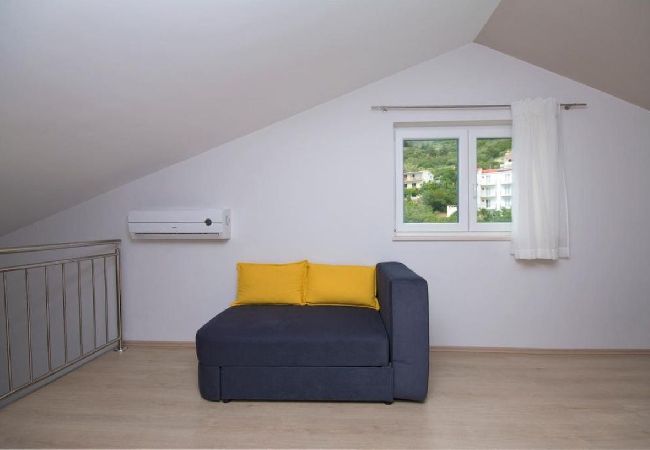 Appartamento a Brela - Appartamento in Brella (Brela) con vista mare, terrazzo, Climatizzazione, WIFI (5122-1) Appartamento a Brela - Appartamento in Brella (Brela) con vista mare, terrazzo, Climatizzazione, WIFI (5122-1)