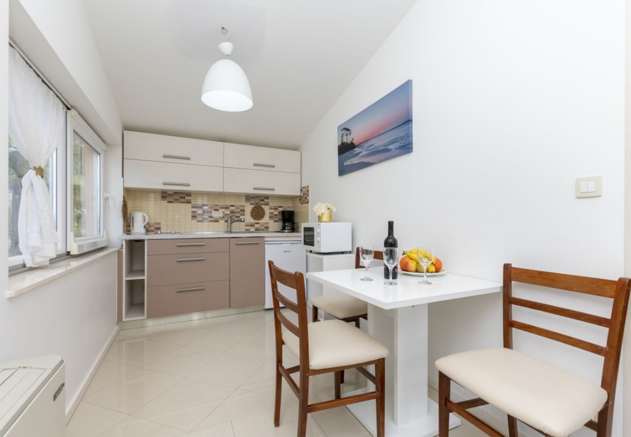 Appartamento a Omiš - Appartamento in Omiš con vista mare, balcone, Climatizzazione, WIFI (5129-5)