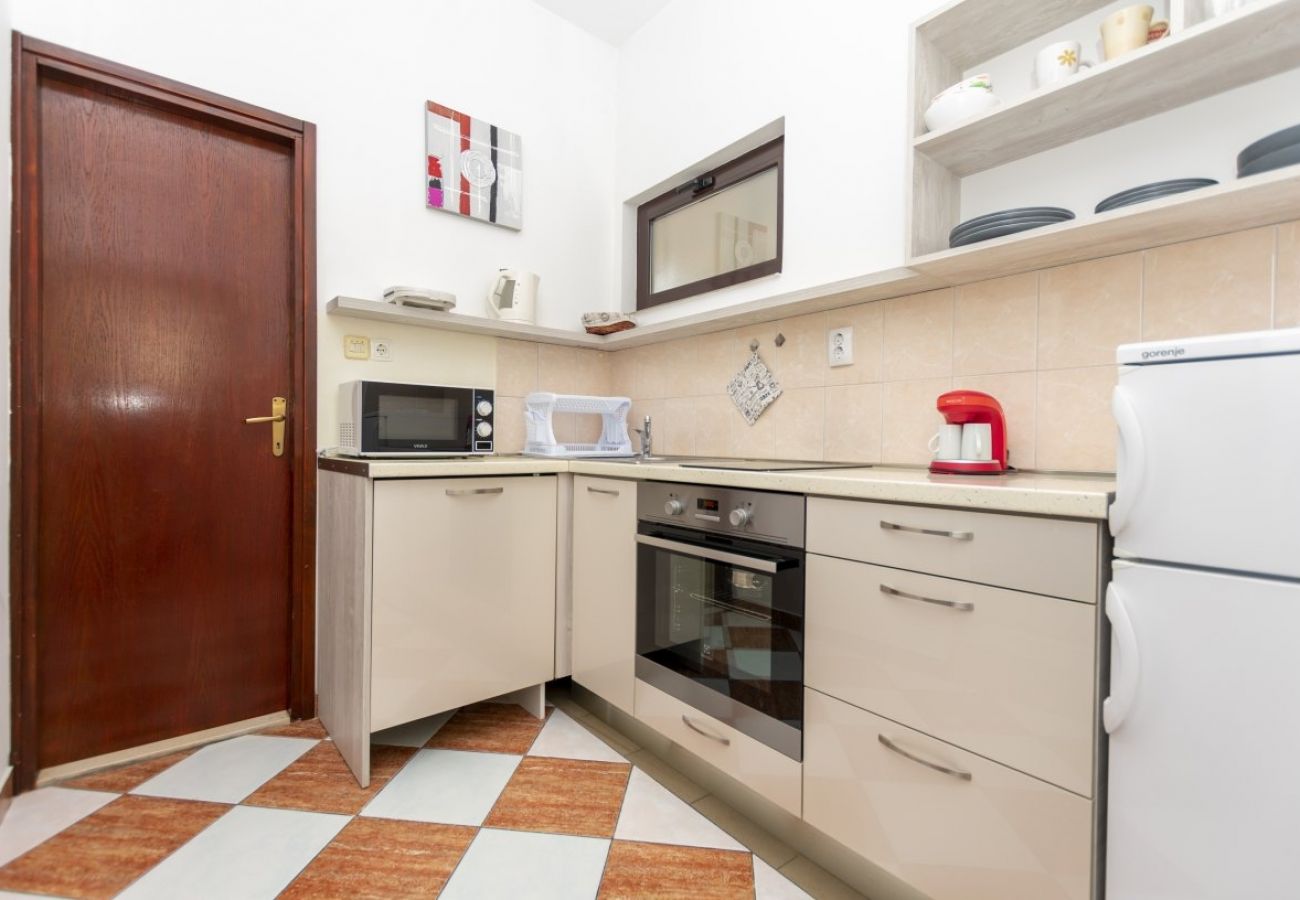 Appartamento a Omiš - Appartamento in Omiš con vista mare, balcone, Climatizzazione, WIFI (5129-3)