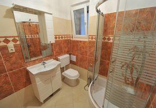 Appartamento a Omiš - Appartamento in Omiš con vista mare, terrazzo, Climatizzazione, WIFI (5129-2) Appartamento a Omiš - Appartamento in Omiš con vista mare, terrazzo, Climatizzazione, WIFI (5129-2)