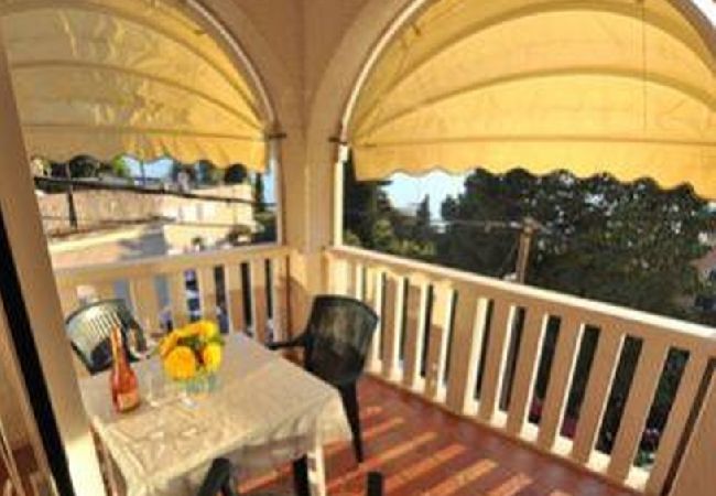 Appartamento a Omiš - Appartamento in Omiš con vista mare, loggia, Climatizzazione, WIFI (5129-4) Appartamento a Omiš - Appartamento in Omiš con vista mare, loggia, Climatizzazione, WIFI (5129-4)